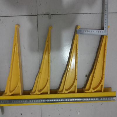 供應哈爾濱(bin)玻(bo)璃(li)鋼(gang)組合式(shi)電(dian)纜(lan)支架(jia)等(deng)多種(zhong)產(chan)品，聯(lian)系(xi)電(dian)話(hua)13081807766